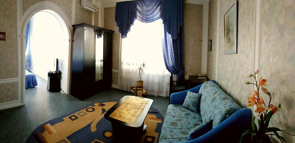 Versal Hotel Kherson Eksteriør bilde